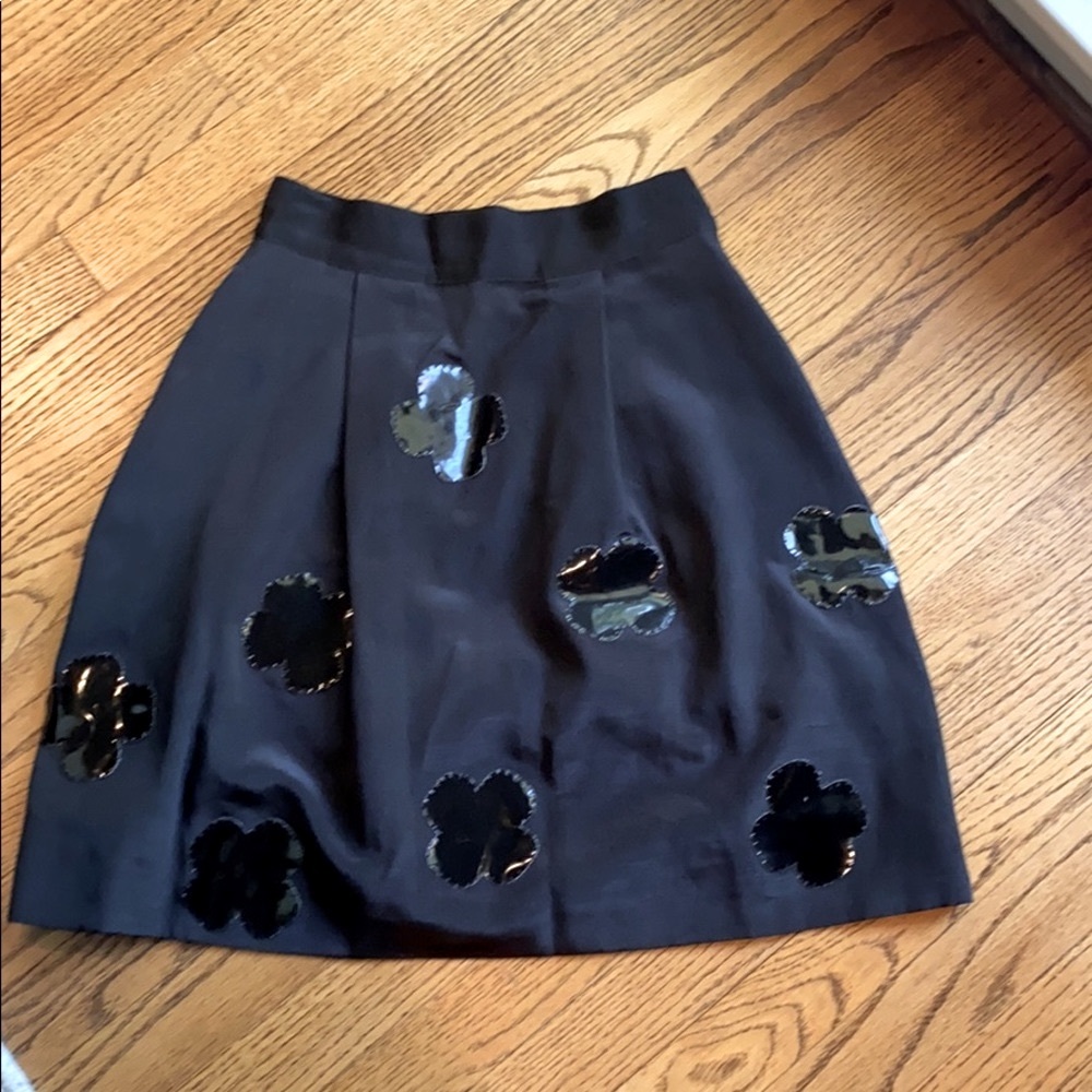 PINK TARTAN BLACK SKIRT / PATTEN DAISIES